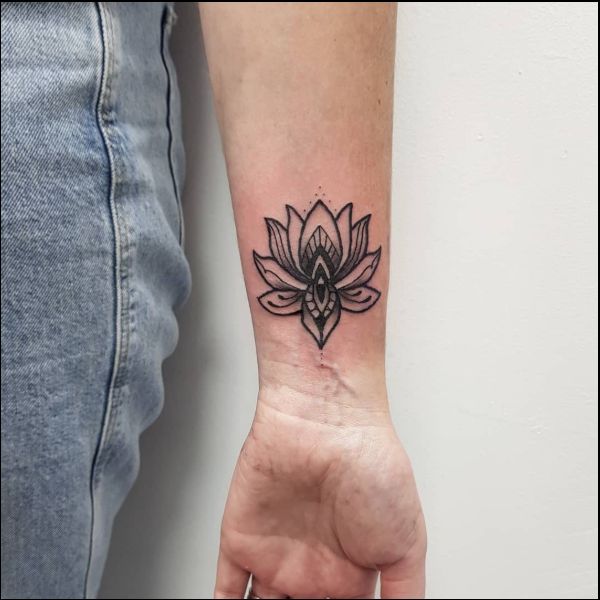 flower wrist tattoos