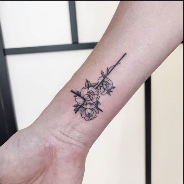 small flower wrist tattoos