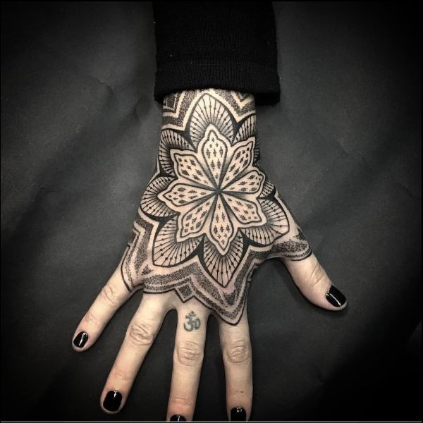hand and finger tattoos