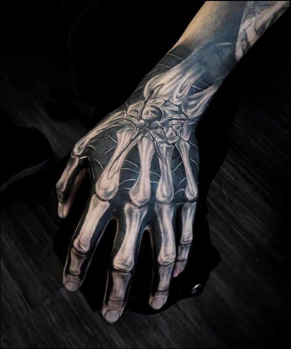 hand and finger tattoos