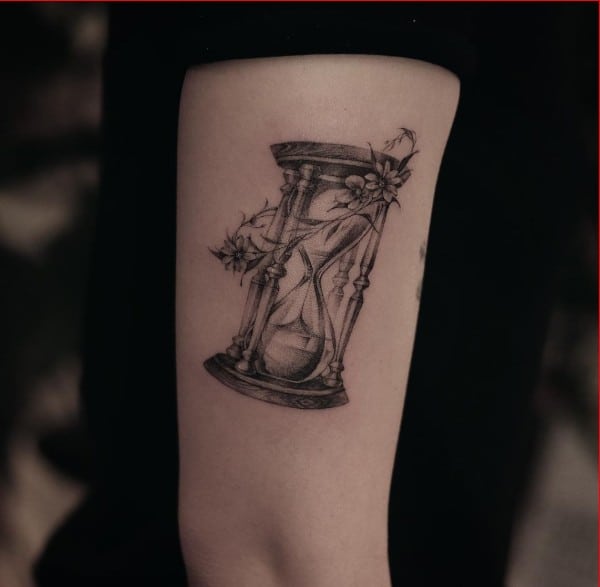 pictures of hourglass tattoos