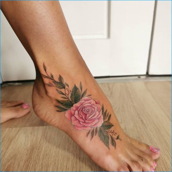 50+ Elegant Foot Tattoo Designs for Women - For Creative Juice