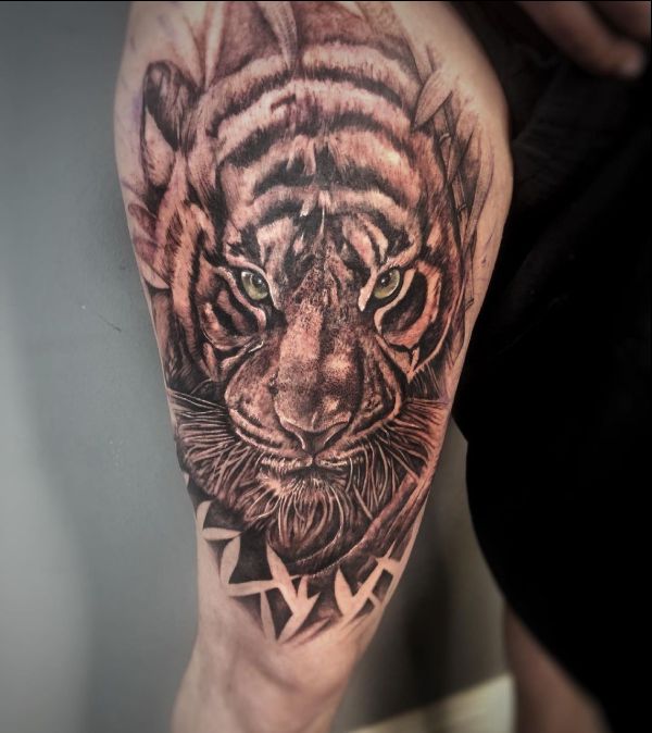 tiger tattoos for females on thigh